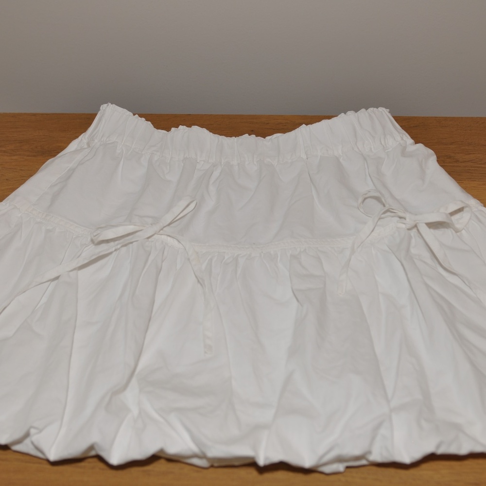 I Just Have to Have it Size L Bubble Hem Skirt White